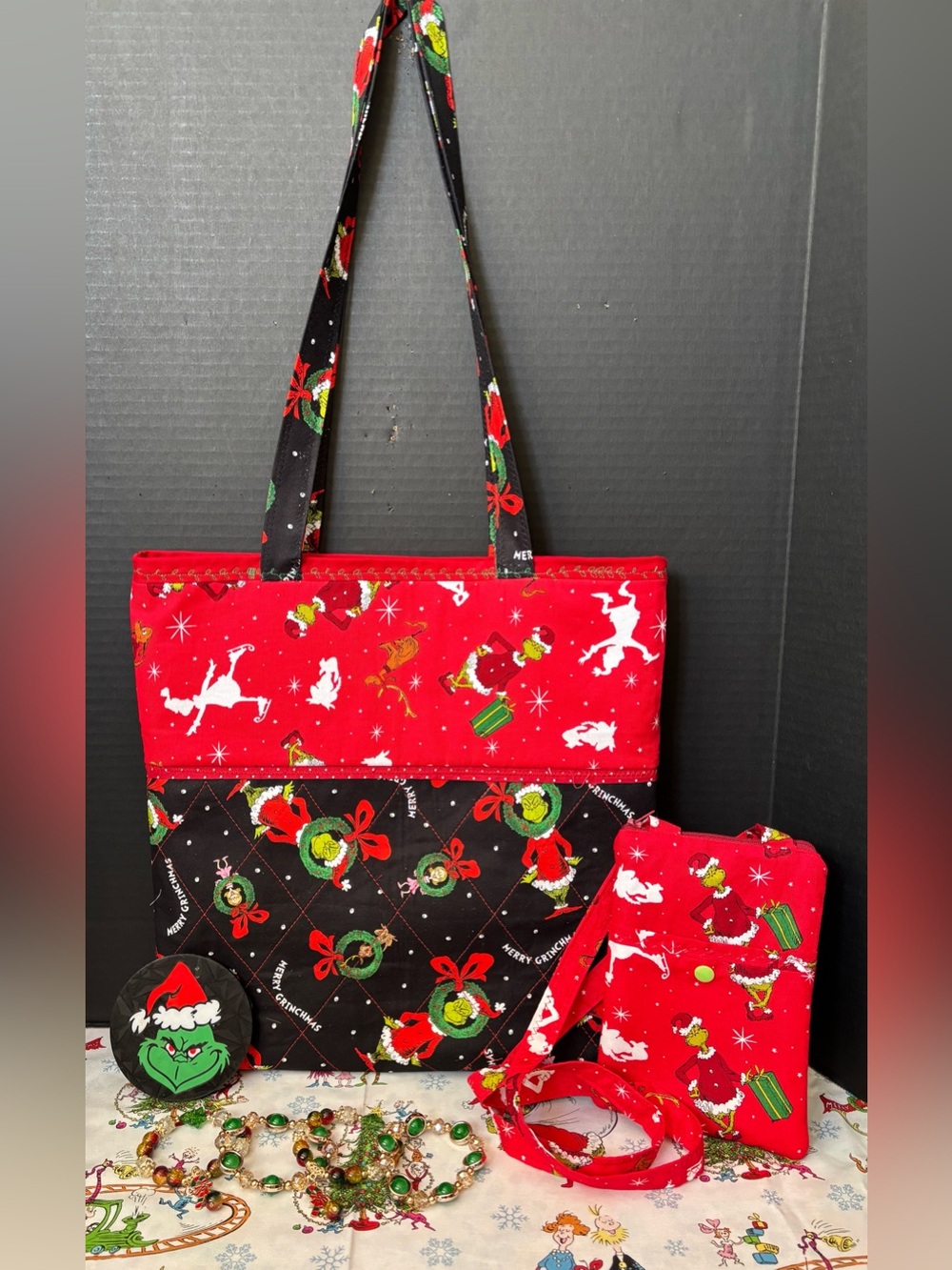 FESTIVE THE GRINCH WHO STOLE CHRISTMAS QUILTED TOTE BAG & PHONE POUCH W/BRACELET